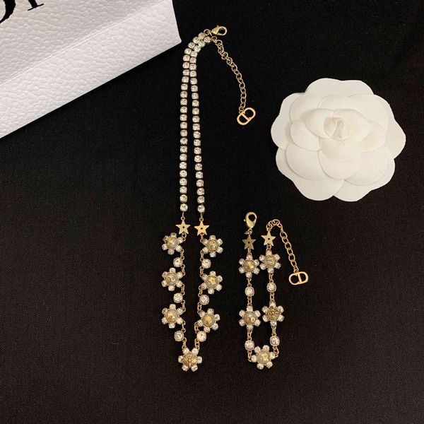 2021 new designer family high version flower pearl necklace women's net red letter bracelet, Silver
2021 new designer family high version flower pearl necklace women's net red letter bracelet, Silver