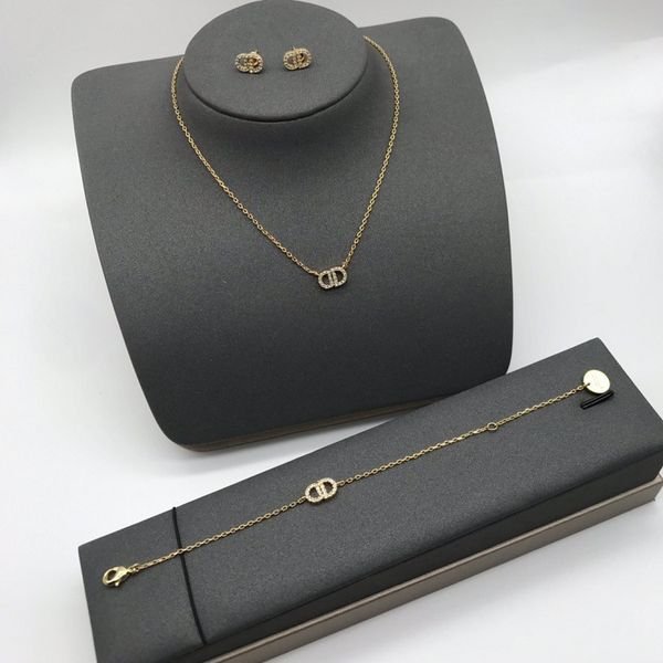 design jewelry 2021 new brass necklace bracelet earrings female letter clavicle chain electric platinum necklace earrings, Golden
design jewelry 2021 new brass necklace bracelet earrings female letter clavicle chain electric platinum necklace earrings, Golden