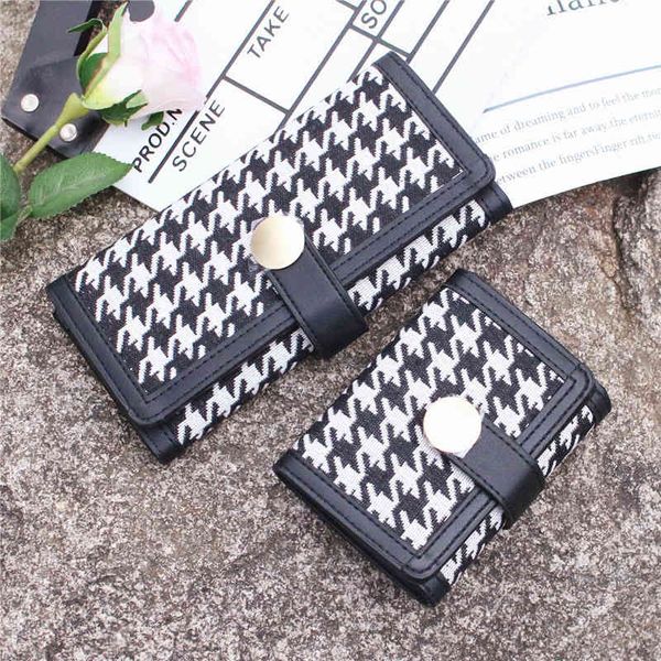 2021 new thousand bird lattice long women's purse small fresh snap wallet multi card mobile phone bag fashion, Red;black
2021 new thousand bird lattice long women's purse small fresh snap wallet multi card mobile phone bag fashion, Red;black