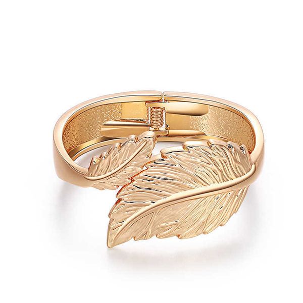 elegant leaf shaped charm open bracelet for women gift cuff trendy bangles fashion jewelry q0719, Black
elegant leaf shaped charm open bracelet for women gift cuff trendy bangles fashion jewelry q0719, Black