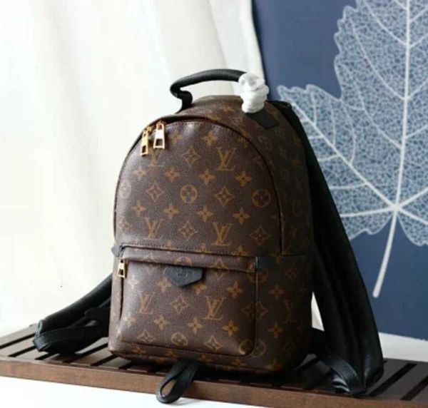 personalized leather brand men shows designer messenger luxury fashion backpack city backpacks fashion original oxidized single business tot
personalized leather brand men shows designer messenger luxury fashion backpack city backpacks fashion original oxidized single business tot