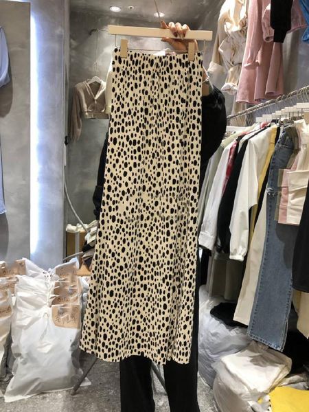 spring women's temperament is thin polka dot split skirt long skirts, Black
spring women's temperament is thin polka dot split skirt long skirts, Black