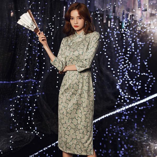 autumn 2021 style of old shanghai chinese retro velvet long elegant and can be worn everyday ethnic clothing, Red
autumn 2021 style of old shanghai chinese retro velvet long elegant and can be worn everyday ethnic clothing, Red