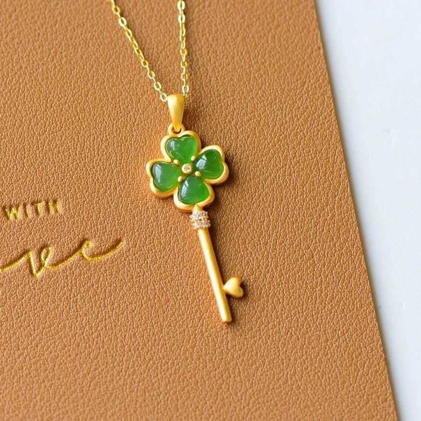 necklace with natural silver key pendant, clover and field jasmine, chinese unique antique gold women's jewelry
necklace with natural silver key pendant, clover and field jasmine, chinese unique antique gold women's jewelry