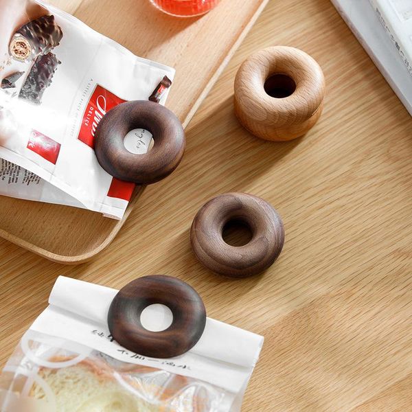 bag clips creative clip sealing household gadgets donut shape potato chip snack strip food moisture-proof device tools
bag clips creative clip sealing household gadgets donut shape potato chip snack strip food moisture-proof device tools