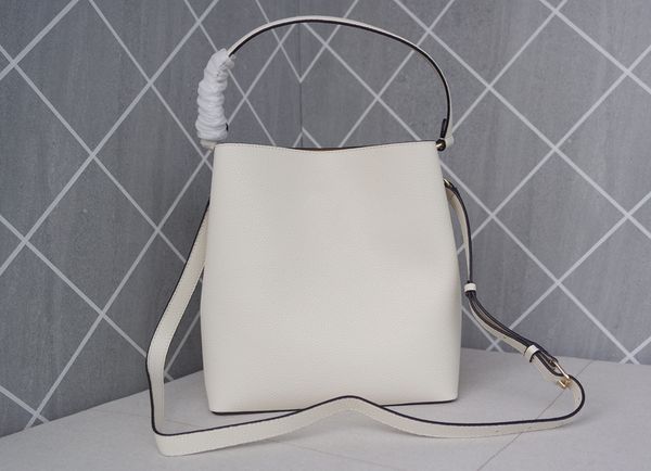 white designer classic letter style bags shopping of high wholesale handbags artwork fashion women bucket bag casual versatile
white designer classic letter style bags shopping of high wholesale handbags artwork fashion women bucket bag casual versatile
