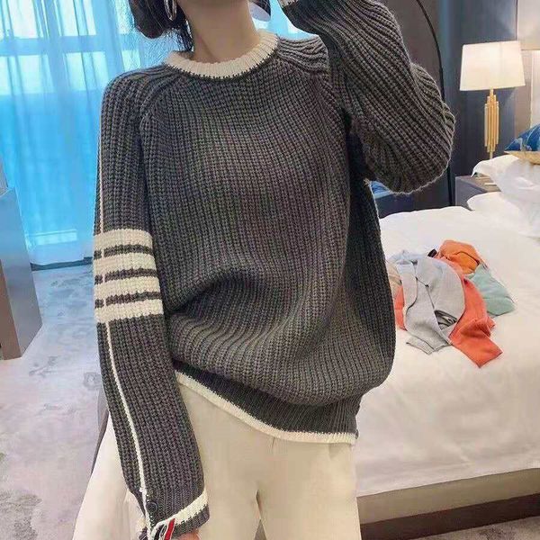 2021 autumn new trendy tb thick line simple casual stripe fashion korean slim couple sweater, White;black
2021 autumn new trendy tb thick line simple casual stripe fashion korean slim couple sweater, White;black