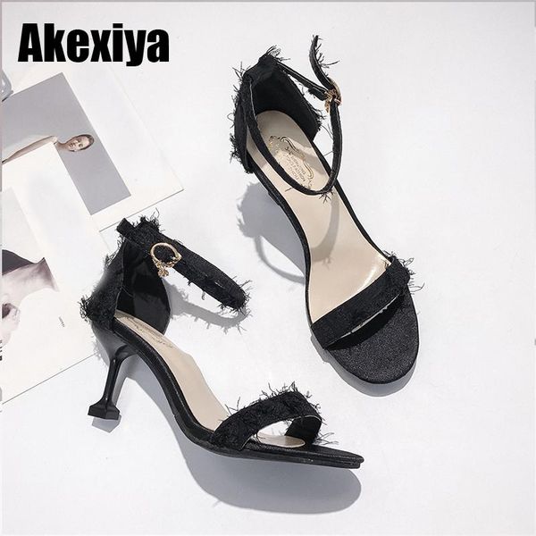 dress shoes 2021 summer brand women green feather suedequality style heels buckle strap heel sandals bc092, Black
dress shoes 2021 summer brand women green feather suedequality style heels buckle strap heel sandals bc092, Black