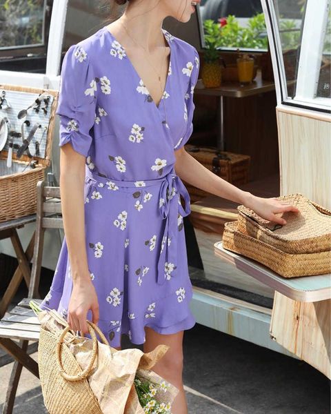 party dresses 2021 summer women fashion flower print short sleeve wrap v neck purple mini casual dress with waist tie and ruffle hem, White;black
party dresses 2021 summer women fashion flower print short sleeve wrap v neck purple mini casual dress with waist tie and ruffle hem, White;black