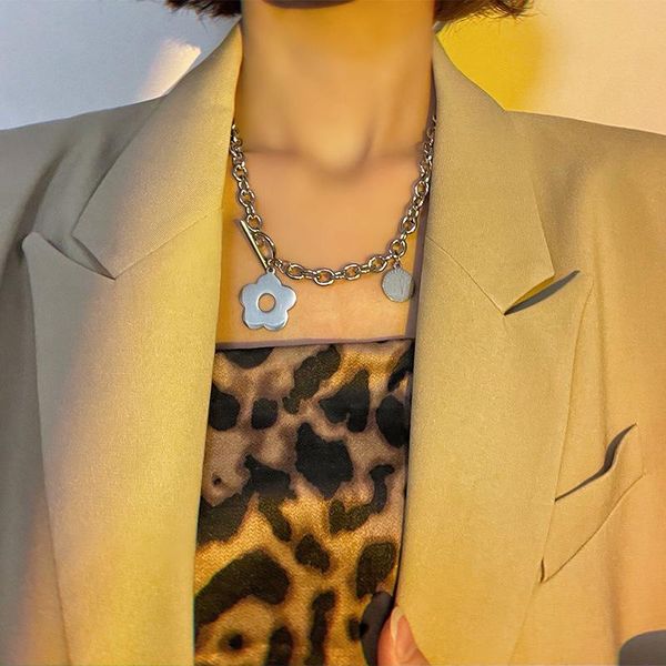 chokers y2k stainless steel ot buckle flower charm trend clavicle chain necklace for women color e-girl jewelry, Golden;silver
chokers y2k stainless steel ot buckle flower charm trend clavicle chain necklace for women color e-girl jewelry, Golden;silver
