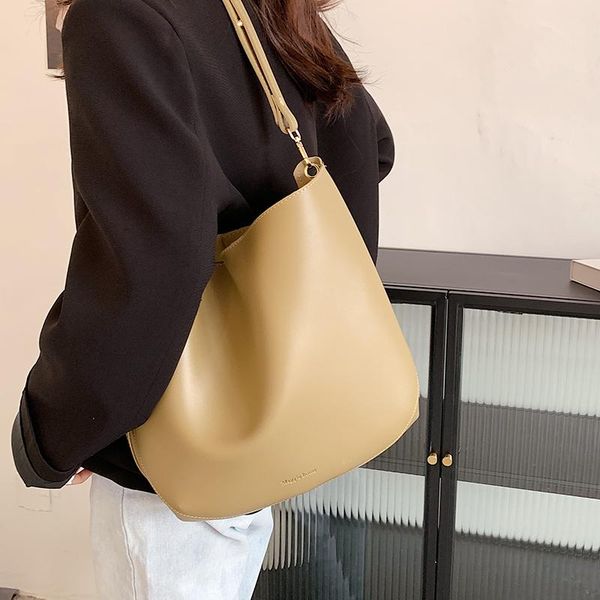 shoulder bags original brand large-capacity bag female fashion high-quality messenger bucket underarm
shoulder bags original brand large-capacity bag female fashion high-quality messenger bucket underarm