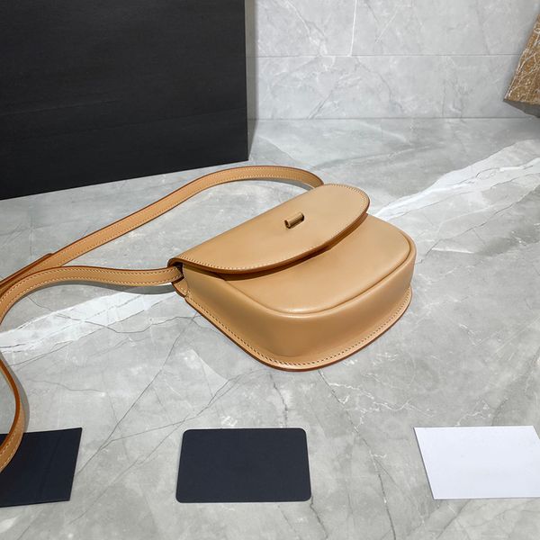 2020 new style round and compact appearance it is a minimalist and smooth vegetable tanned calfskin women bags fashionable and generous 6197
2020 new style round and compact appearance it is a minimalist and smooth vegetable tanned calfskin women bags fashionable and generous 6197