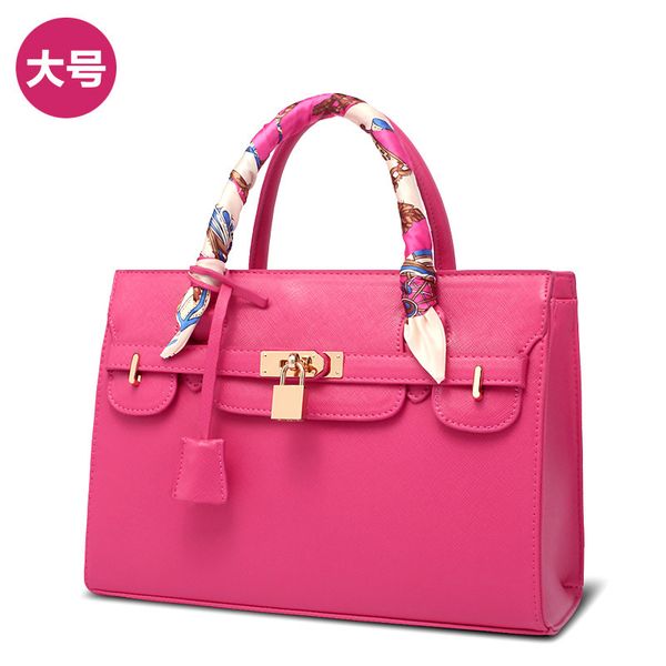 one shoulder autumn and winter 2021 new women's silk scarf hand cross pattern bag
one shoulder autumn and winter 2021 new women's silk scarf hand cross pattern bag