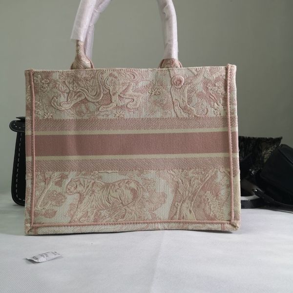 2020 new star's same versatile women's bag original 3d relief embroidery sewing craft pink tiger handbag messenger handbag ysj
2020 new star's same versatile women's bag original 3d relief embroidery sewing craft pink tiger handbag messenger handbag ysj