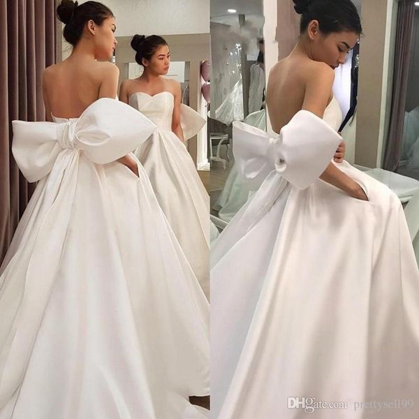 simple strapless satin wedding dresses 2021 with bow tie court train sweetheart backless a line bridal gowns, White
simple strapless satin wedding dresses 2021 with bow tie court train sweetheart backless a line bridal gowns, White