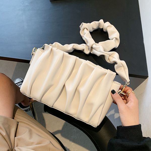 niche design handbags 2021 new all-match crossbody exquisite square bag cloud bag underarm bag shoulder width 26cm
niche design handbags 2021 new all-match crossbody exquisite square bag cloud bag underarm bag shoulder width 26cm