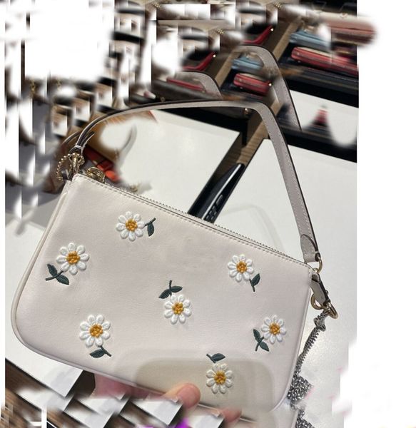 luxury design handbag c family 2021 new fashion little daisy mahjong embroidery soft leather fresh temperament single shoulder underarm bag
luxury design handbag c family 2021 new fashion little daisy mahjong embroidery soft leather fresh temperament single shoulder underarm bag