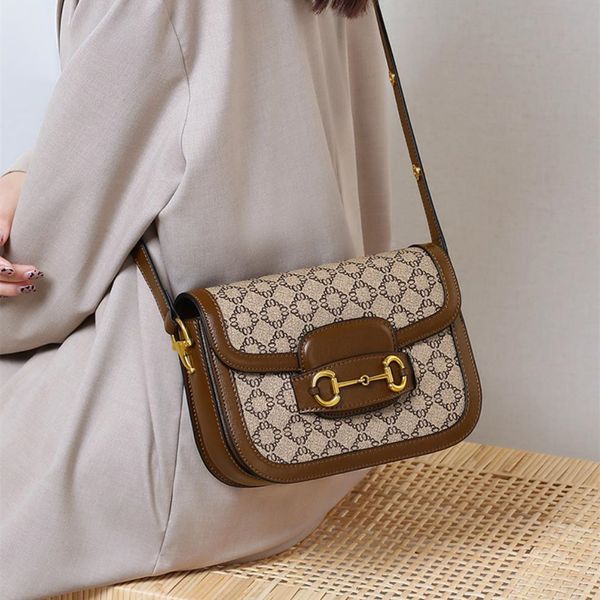 one shoulder cross-body saddle bag gift box leather waterproof cosmetic bags for women with dustbag luxury designer
one shoulder cross-body saddle bag gift box leather waterproof cosmetic bags for women with dustbag luxury designer
