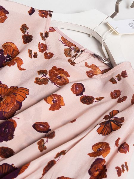 dress 2021 spring camellia print hangzhou mulberry silk temperament medium length skirt, Black;gray
dress 2021 spring camellia print hangzhou mulberry silk temperament medium length skirt, Black;gray