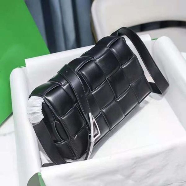 new fashion luxury simple bag women handbags hand braiding effect shoulder bags, Red;black
new fashion luxury simple bag women handbags hand braiding effect shoulder bags, Red;black