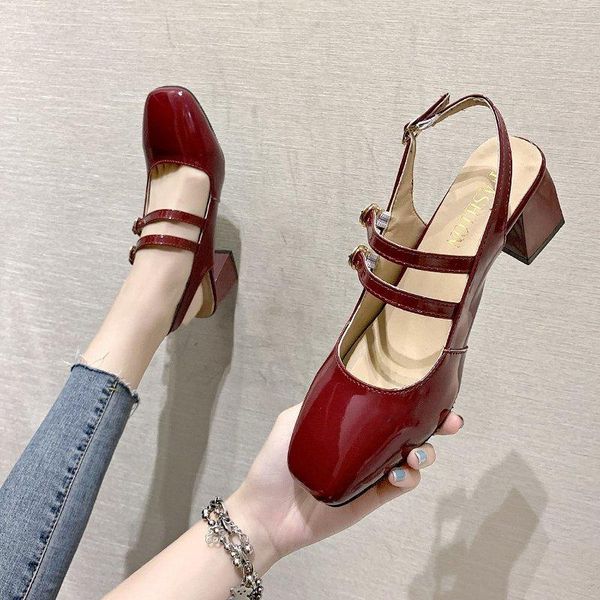 sandals 2021 summer retro patent leather baotou back empty women's shoes heel fashion thick square head, Black
sandals 2021 summer retro patent leather baotou back empty women's shoes heel fashion thick square head, Black