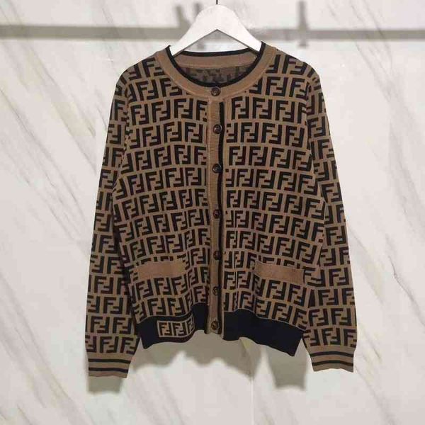 2022 factory wholesale new dongguan dalang woolen 21 autumn winter women's round neck long sleeve pocket knitted wool cardigan, White;black
2022 factory wholesale new dongguan dalang woolen 21 autumn winter women's round neck long sleeve pocket knitted wool cardigan, White;black