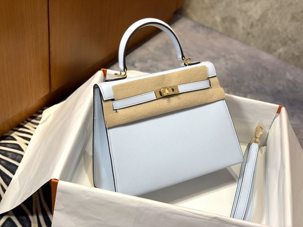 wholesale handmade epsom lether brand bag25cm,bleu brume color.wax line stitiching,gold and silver hardware,luxury pruse,very good quality,a
wholesale handmade epsom lether brand bag25cm,bleu brume color.wax line stitiching,gold and silver hardware,luxury pruse,very good quality,a