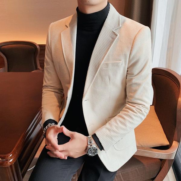 men's suits & blazers 2021 autumn winter waffle men solid color wedding business suit jacket slim social office casual dress coat cloth, White;black
men's suits & blazers 2021 autumn winter waffle men solid color wedding business suit jacket slim social office casual dress coat cloth, White;black