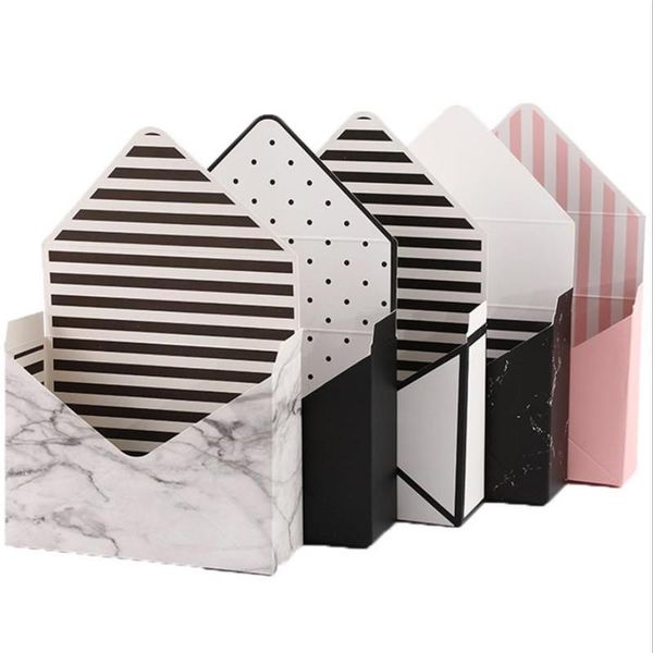 hand holding envelope bag stripe flower gift box thanksgiving packaging arrangement decoration supplies wrap
hand holding envelope bag stripe flower gift box thanksgiving packaging arrangement decoration supplies wrap