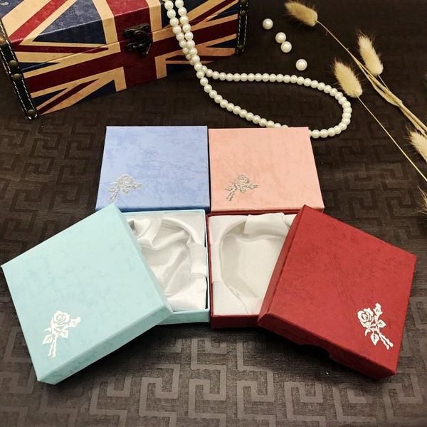 gift wrap 1pc 9x9x3cm jewelry package box square roseprinting kraft paper earring/ring /bracelet bag boxs wedding party decor
gift wrap 1pc 9x9x3cm jewelry package box square roseprinting kraft paper earring/ring /bracelet bag boxs wedding party decor