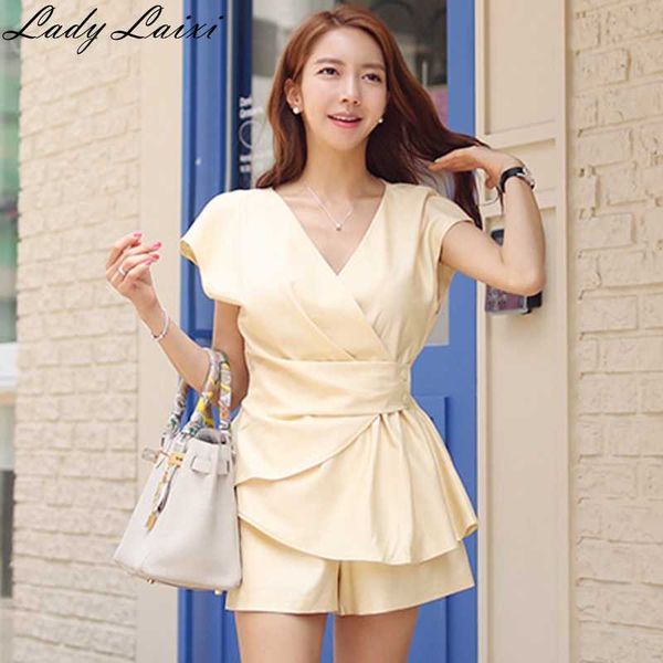 summer casual shorts suits 2 piece set solid v neck irregular ruffles women short sleeve and pant 210529, White
summer casual shorts suits 2 piece set solid v neck irregular ruffles women short sleeve and pant 210529, White