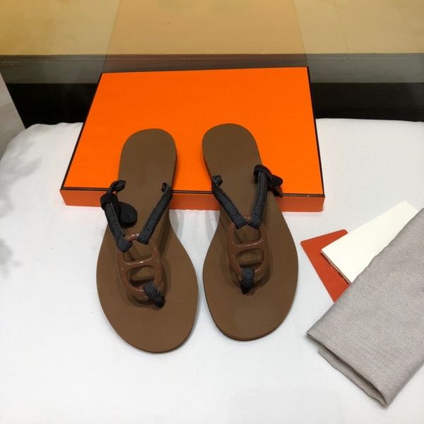 luxurys designers women sandals fashion six colors blue white red black gold silvery flat flip flops men slide slippers
luxurys designers women sandals fashion six colors blue white red black gold silvery flat flip flops men slide slippers