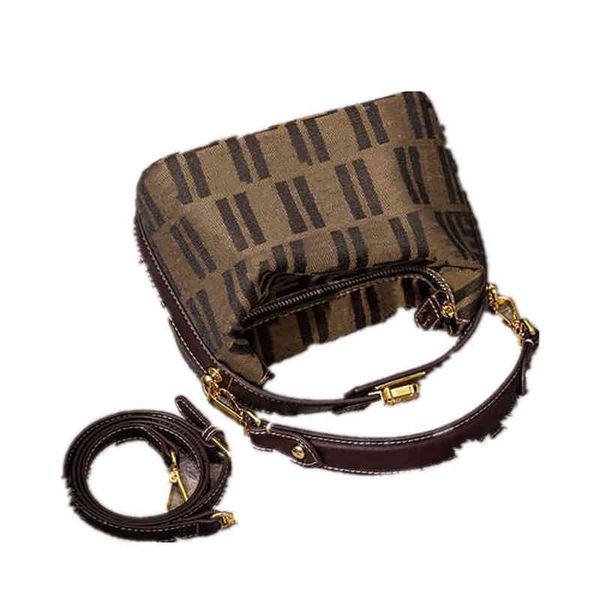 new fashion lunch box bag small one shoulder messenger handbag makeup
new fashion lunch box bag small one shoulder messenger handbag makeup