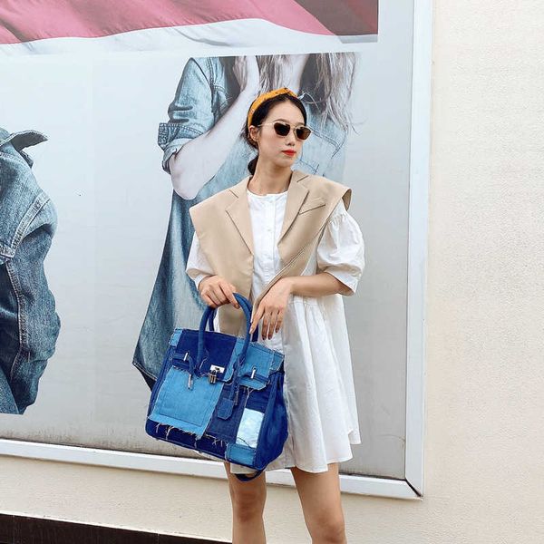 designer luxury bag design hand canvas same super red fire denim ins cool net patch military one shoulder portable messe women's leathe
designer luxury bag design hand canvas same super red fire denim ins cool net patch military one shoulder portable messe women's leathe