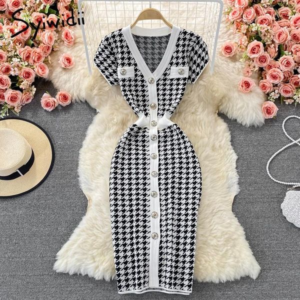 casual dresses syiwidii houndstooth knitting for women summer 2021 short sleeve v neck button up a line elegant midi dress, Black;gray
casual dresses syiwidii houndstooth knitting for women summer 2021 short sleeve v neck button up a line elegant midi dress, Black;gray