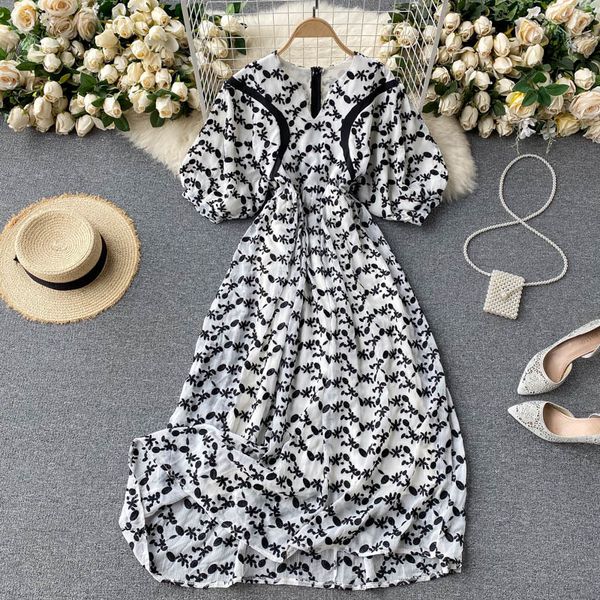 summer retro short sleeve elegant dress women puff sleeve floral embroidery high waist loose female robe femme 210525, Black;gray
summer retro short sleeve elegant dress women puff sleeve floral embroidery high waist loose female robe femme 210525, Black;gray