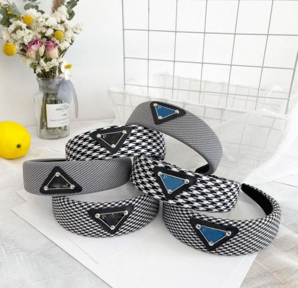 headband hairband for women vintage wide-brimmed cloth fabric hairhoop brand designer inverted triangle letter print hairpin headwear sport, Black;brown
headband hairband for women vintage wide-brimmed cloth fabric hairhoop brand designer inverted triangle letter print hairpin headwear sport, Black;brown