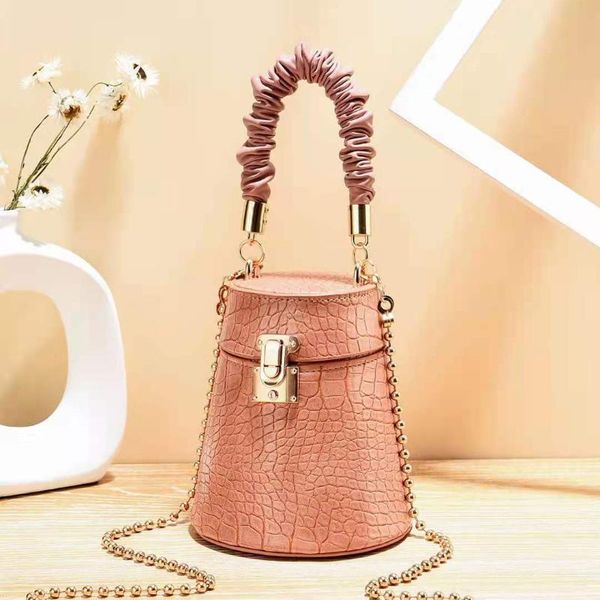 evening bags italian style messenger bag niche design box 2021 fashion retro alligator portable shoulder
evening bags italian style messenger bag niche design box 2021 fashion retro alligator portable shoulder