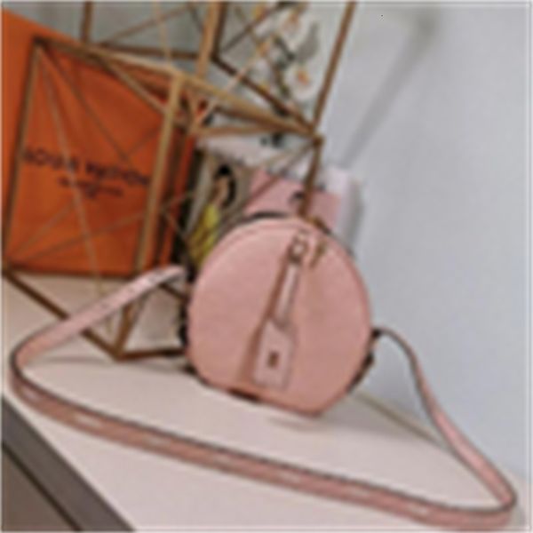 round cross chapeau souple designer cake bag handbags iconic luxury handles shoulder bags totes m53999 body bag clutches boite evening
round cross chapeau souple designer cake bag handbags iconic luxury handles shoulder bags totes m53999 body bag clutches boite evening
