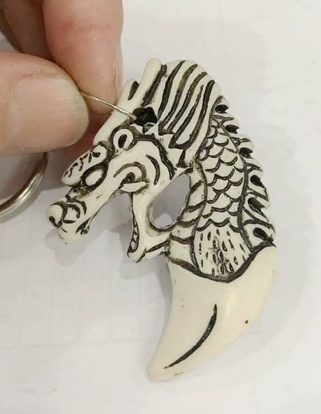 12 pcs design personality tribal bone white lucky dragon keychain male punk jewelry, Slivery;golden
12 pcs design personality tribal bone white lucky dragon keychain male punk jewelry, Slivery;golden
