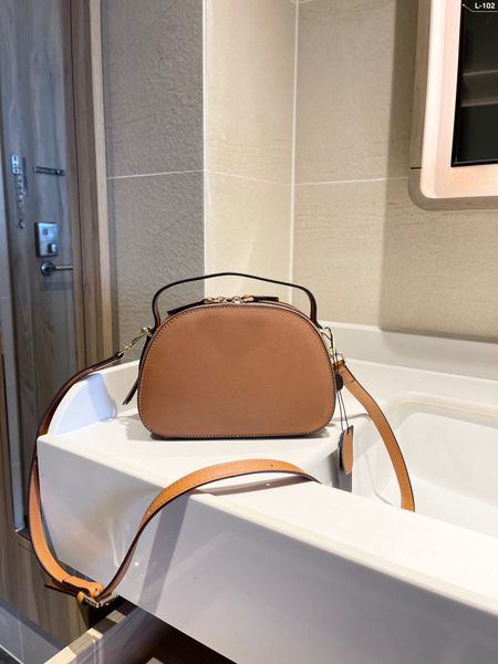 ladies brand shoulder semicircle package bag luxurys designers chains women printing mother handbag fashion handbags cossbody bags wallet le
ladies brand shoulder semicircle package bag luxurys designers chains women printing mother handbag fashion handbags cossbody bags wallet le