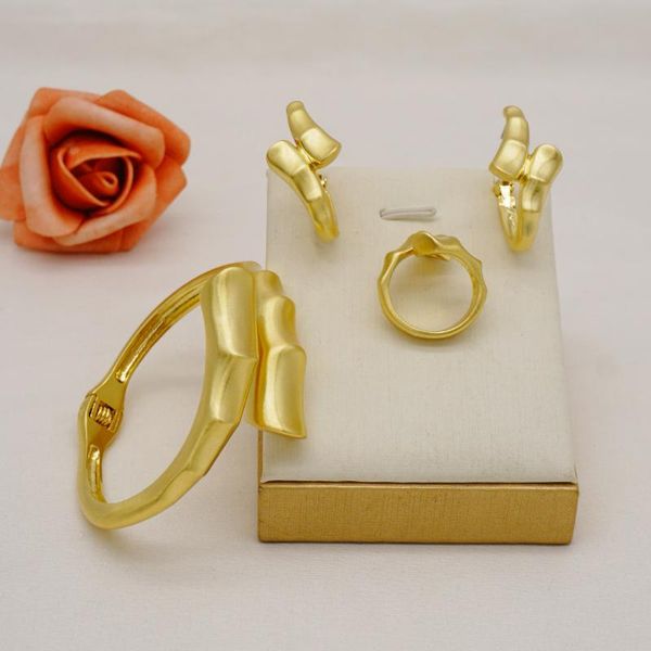 earrings & necklace design luxury shiny brazilian gold bracelet ring ladies jewellery set specially designed for party wedding gift, Silver
earrings & necklace design luxury shiny brazilian gold bracelet ring ladies jewellery set specially designed for party wedding gift, Silver