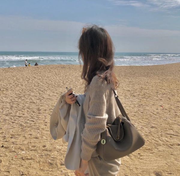 evening bags shangpin hall2021 explosive leather shoulder bag trend fashion square female portable boston messenger
evening bags shangpin hall2021 explosive leather shoulder bag trend fashion square female portable boston messenger
