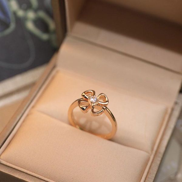 wedding rings luxury jewelry 1:1 four-leaf clover rose gold roman shiny fashion brand bvl women, Slivery;golden
wedding rings luxury jewelry 1:1 four-leaf clover rose gold roman shiny fashion brand bvl women, Slivery;golden