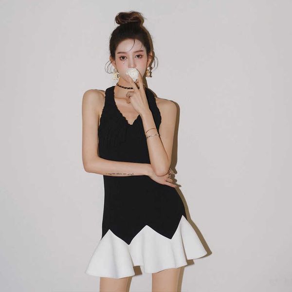 fashion 2021 french black suspender drs women's summer dign feeling small crowd gentle temperament skirt, Black;gray
fashion 2021 french black suspender drs women's summer dign feeling small crowd gentle temperament skirt, Black;gray