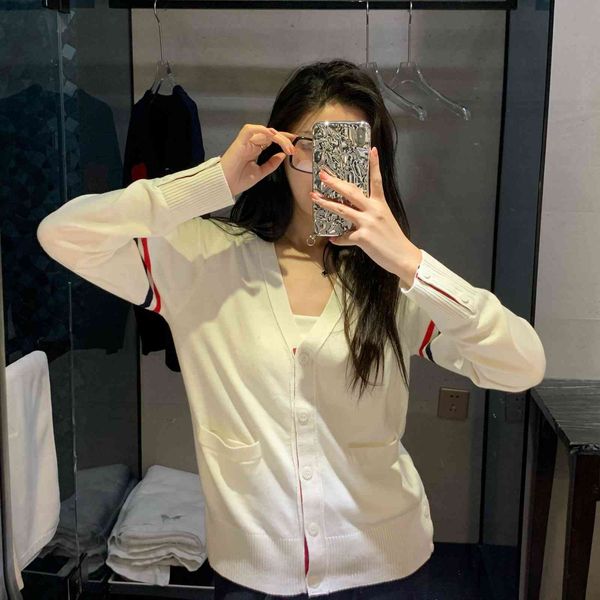21 early autumn tb double cuff color stripe arm ribbon college style wool knitted cardigan v-neck five button coat, White;black
21 early autumn tb double cuff color stripe arm ribbon college style wool knitted cardigan v-neck five button coat, White;black