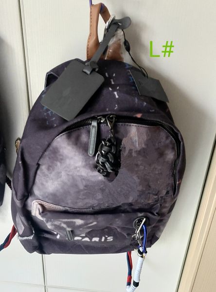 travel sports graffiti splicing backpack retro shoulder catwalk men women casual canvas bag classic doodle limited edition school bags
travel sports graffiti splicing backpack retro shoulder catwalk men women casual canvas bag classic doodle limited edition school bags