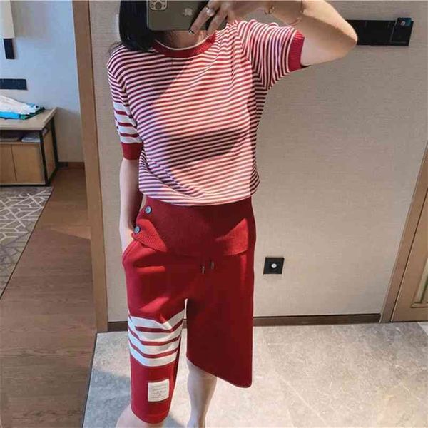 casual stripe knitted tracksuit women fashion button patchwork knitwear t-shirt and loose elastic shorts summer two-piece suit 210522, White
casual stripe knitted tracksuit women fashion button patchwork knitwear t-shirt and loose elastic shorts summer two-piece suit 210522, White
