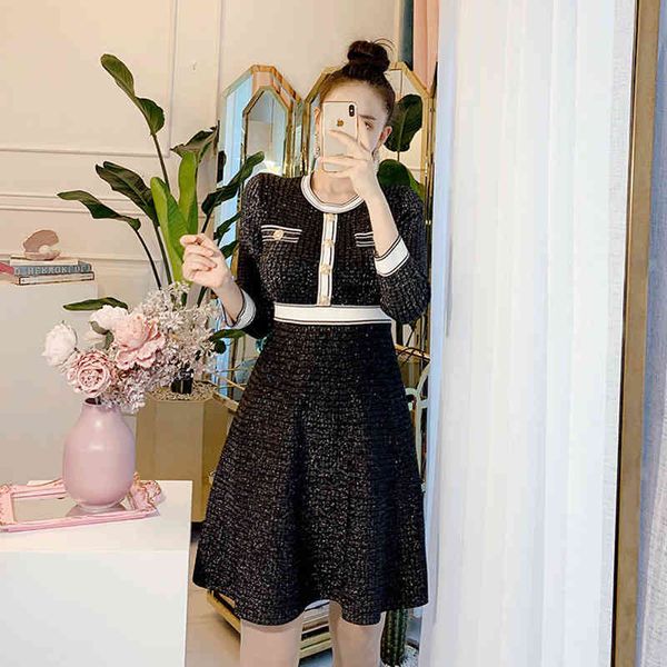 comfortable thick fashion with temperamental working style elastic knitted fabric elegant shiny-line dress, Black;gray
comfortable thick fashion with temperamental working style elastic knitted fabric elegant shiny-line dress, Black;gray