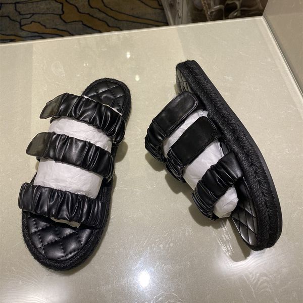 genuine cowhide women's slipper smooth and elegant solid color flat slippers metal golden logo buckle summer beach hoilday sandals 34-4, Black
genuine cowhide women's slipper smooth and elegant solid color flat slippers metal golden logo buckle summer beach hoilday sandals 34-4, Black